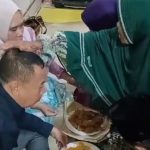 Tangan Bunda Usia 100 Tahun Itu Restui Azhar Bintang