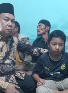 Ayahanda  Berpulang, Azhar Bintang Janji Sekolahkan 1 Anak Almarhum