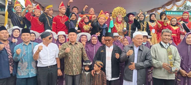 Rayakan Maulid Nabi, Azhar Bintang Spontan Berbagi