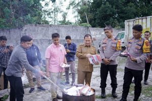 Pj Bupati Saksikan Pemusnahan 530 Surat Suara Rusak