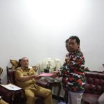 Bupati Dairi Saat Audensi LMP  : “ Bantu Kami “