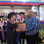 Bupati Dairi Hadir di Wisuda STT OI