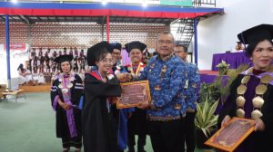 Bupati Dairi Hadir di Wisuda STT OI