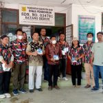 Antisipasi ISPA,  LMP Dairi Bagi Bagi Masker Ke SD