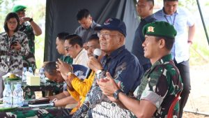 Bupati Dairi Serahkan Ambulance Dan Bantuan Obat Obatan Ke Batalyon 908 Gajah Dompak