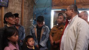 Bupati Dairi Temui Keluarga Korban Kecelakaan di Sumbul