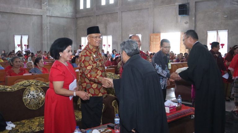 Pemberian Tali Kasih Natal Di Lae Parira