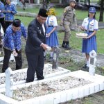 Ziarah Makam dan Upacara Isi Peringatan Hari Pahlawan Tahun 2025