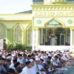 Wakil Bupati Dairi Sholat Bersama Masyarakat Di Mesjid Agung Sidikalang