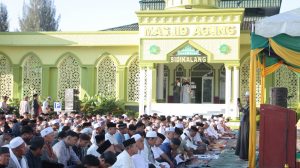 Wakil Bupati Dairi Sholat Bersama Masyarakat Di Mesjid Agung Sidikalang