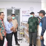 Bupati Dairi Meninjau Siswa Korban MBG