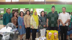 Bupati Dairi Serahkan 45 Paket Bantuan KUBE