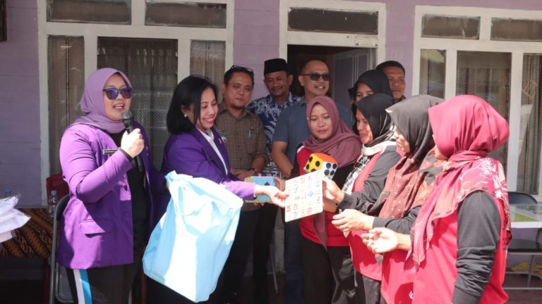 Kontes Bunga Meriahkan Gerakan Indonesia ASRI