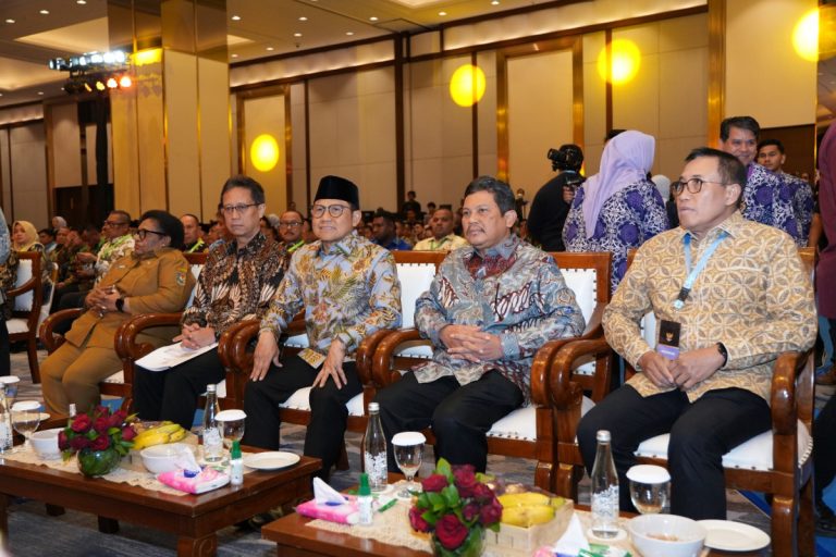 Pemkab Dairi Raih Penghargaan UHC Awards