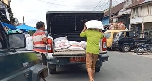 Bengis ! Mobnas Kadis PUTR Dairi Angkut Kompos?