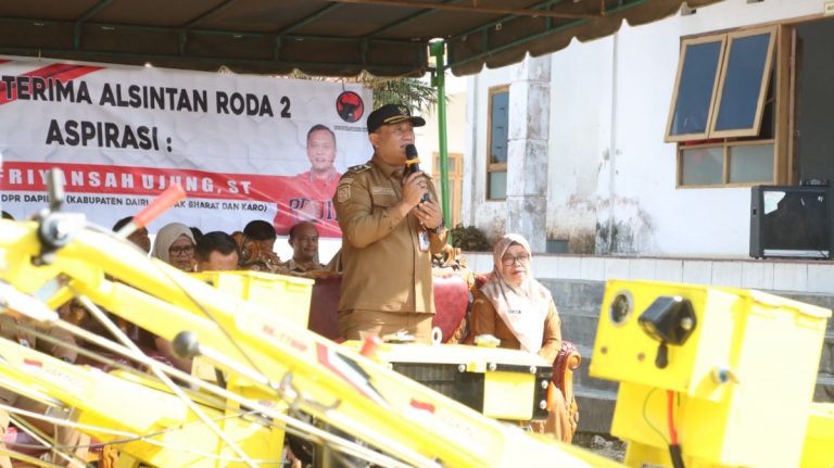 Wabup Serahkan Alsintan Roda Dua Kepada 7 Poktan