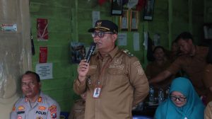 Wabup Serahkan Bantuan Pada Korban Kebakaran di Lautawar