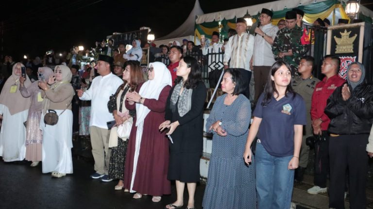 Bupati Dairi Lepas Pawai Takbiran Dan Festival Tabuh Bedug
