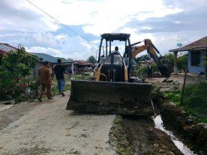 Gotong Royong Pemerintah Bersama Warga Sumbul Perbaiki Infrastruktur Desa