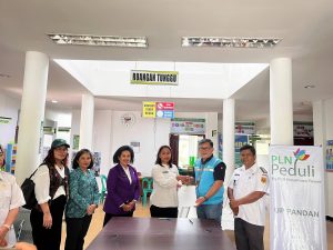 PT PLN Serahkan CSR Alat Mobiler Kepada Puskesmas Silalahi