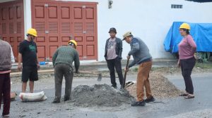 Yayasan Permata Duma Kasih Perbaiki Plat Beton Amblas Secara Swadaya