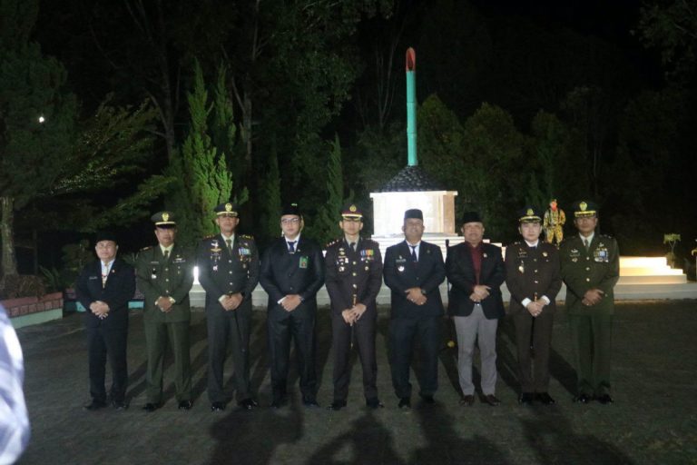 Wakil Bupati Mengikuti Apel Kehormatan dan renungan Suci (AKRS)